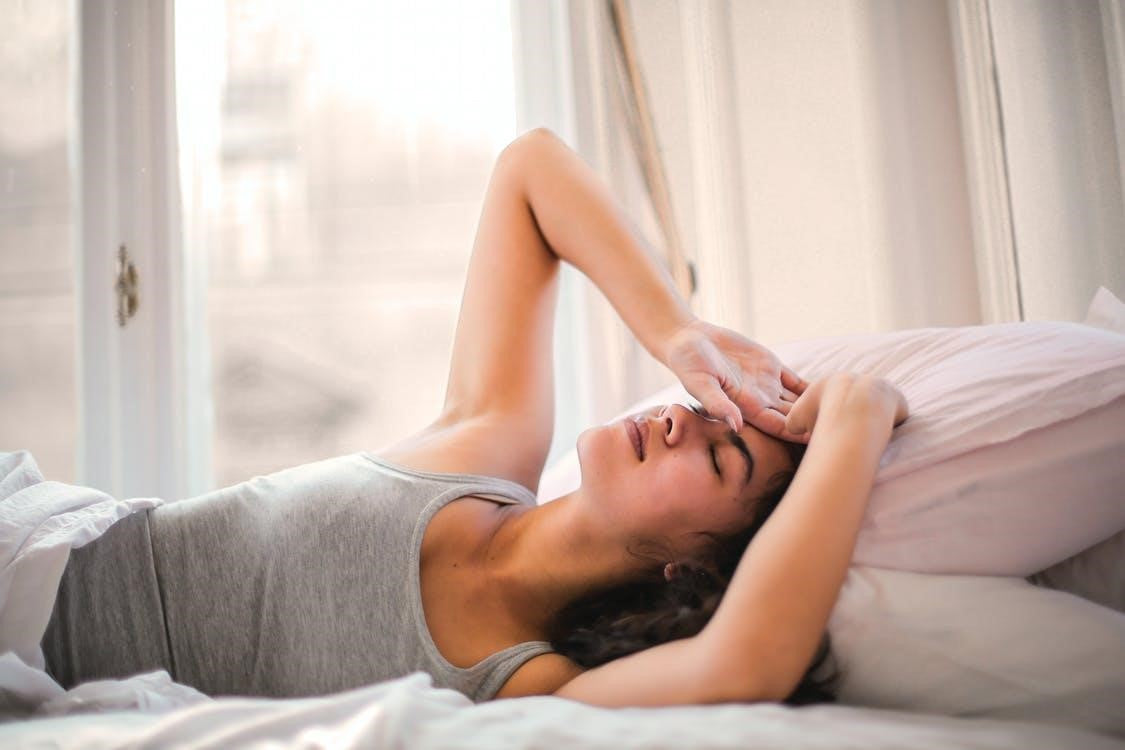 Aufwachen mit Kopfschmerzen? Versuchen Sie unser intelligentes Kissen, um den Morgennebel zu reduzieren